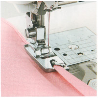 Patka pro úzký lem 7 mm Brother F002 Patka pro úzký lem 7 mm Brother F002