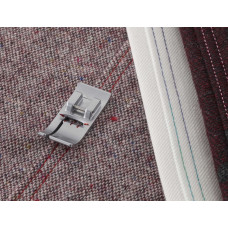 Dvouúrovňová patka pro prošívání okraje (levá) Brother F082