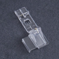 Patka s podehnutím k našívání krajky na okraj látky Merrylock Patka s podehnutím k našívání krajky na okraj látky Merrylock